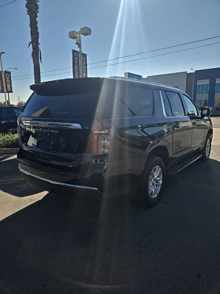 2024 Chevrolet Suburban LT photo 3