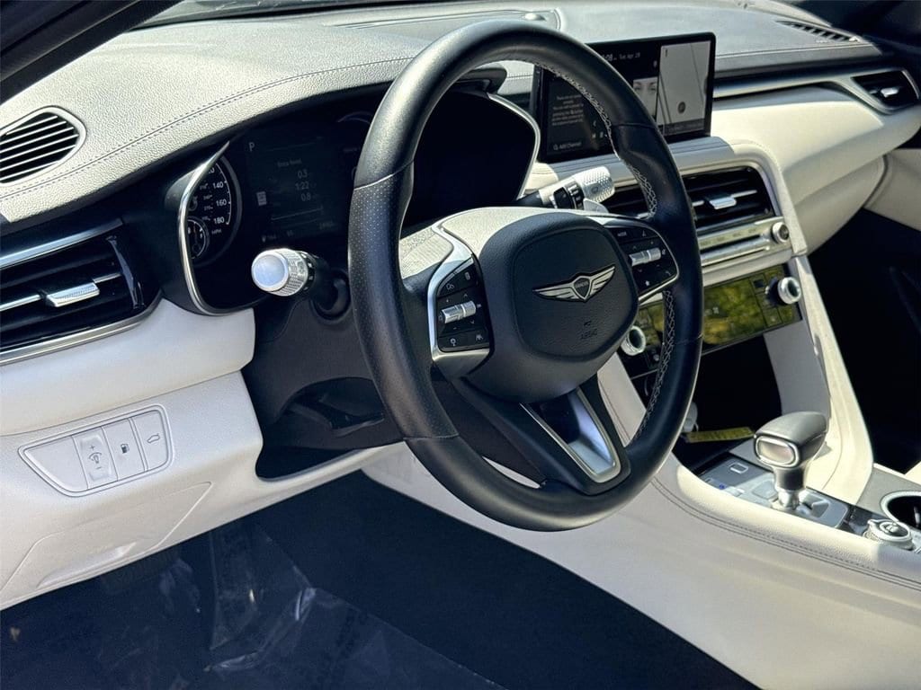 2025 GENESIS G70 Standard - Photo 9