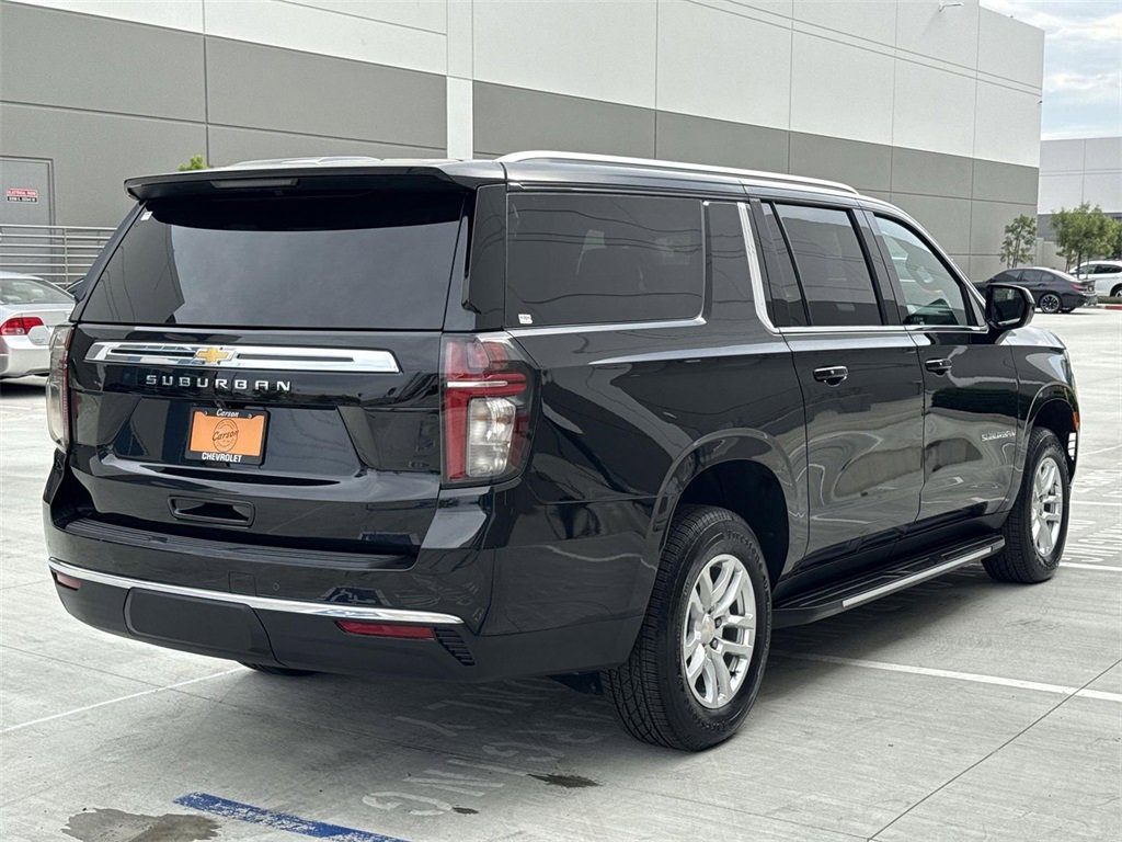 2024 Chevrolet Suburban LS photo 2