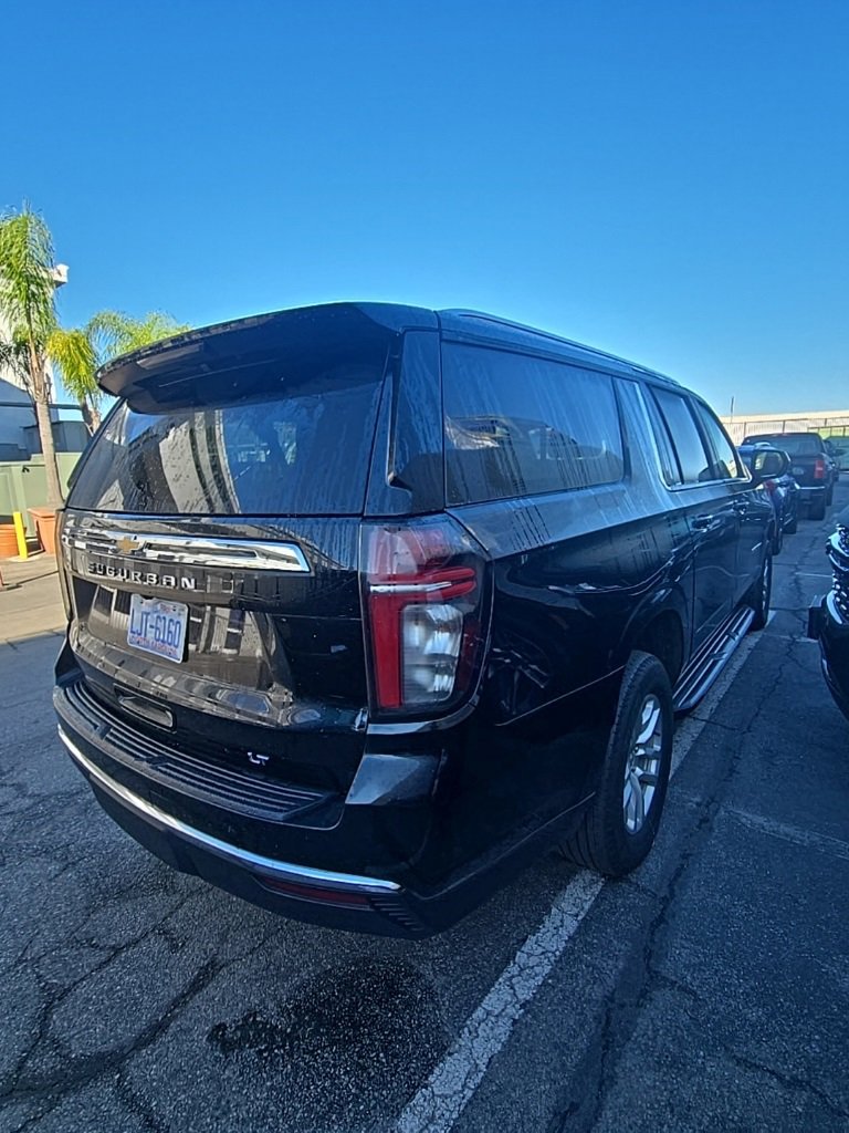 2024 Chevrolet Suburban LT photo 2