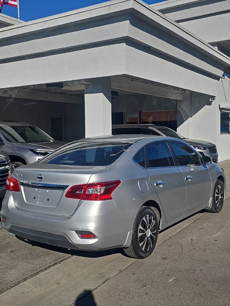 2019 Nissan Sentra S photo 3
