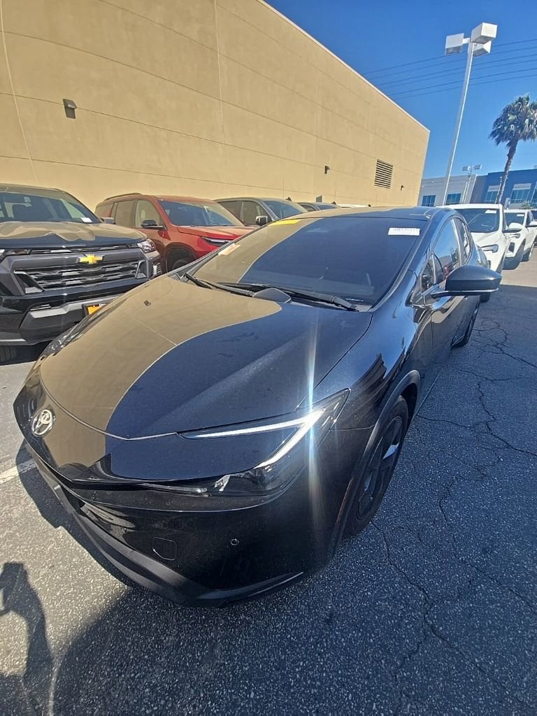2025 Toyota Prius LE FWD's photo
