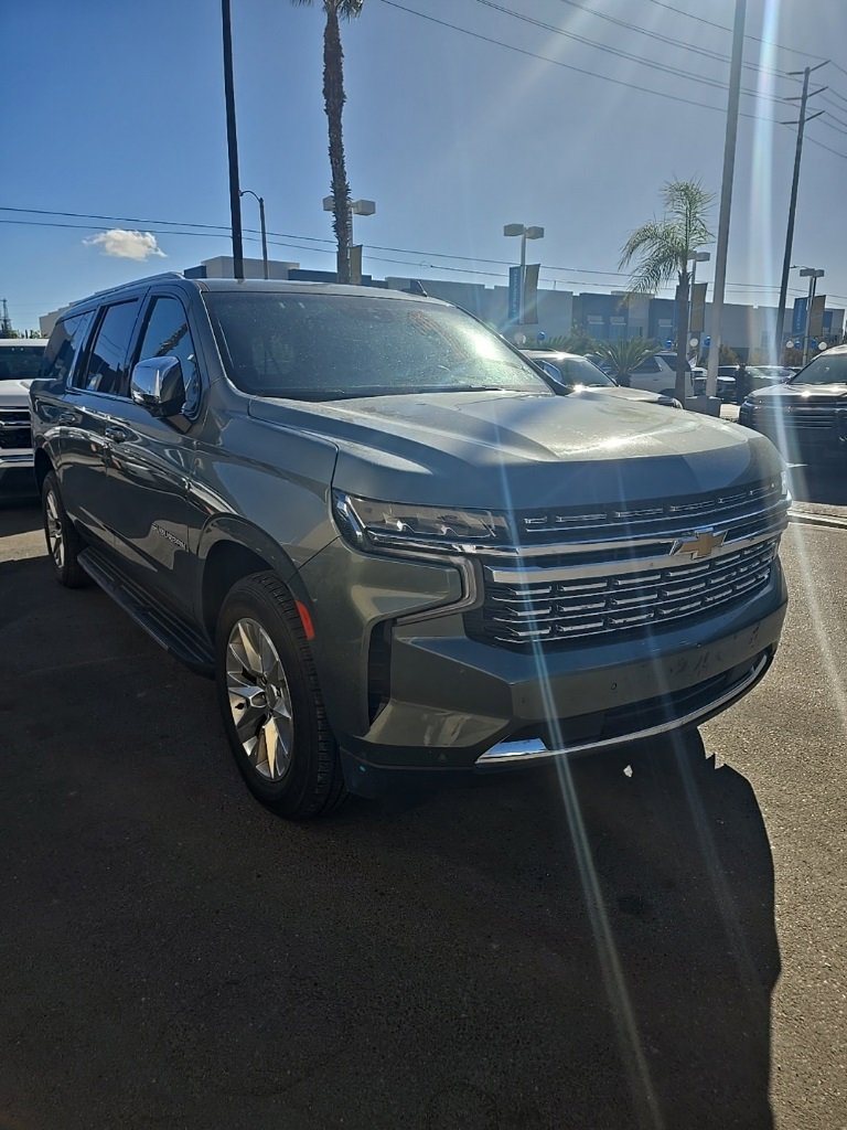 2023 Chevrolet Suburban Premier photo 2