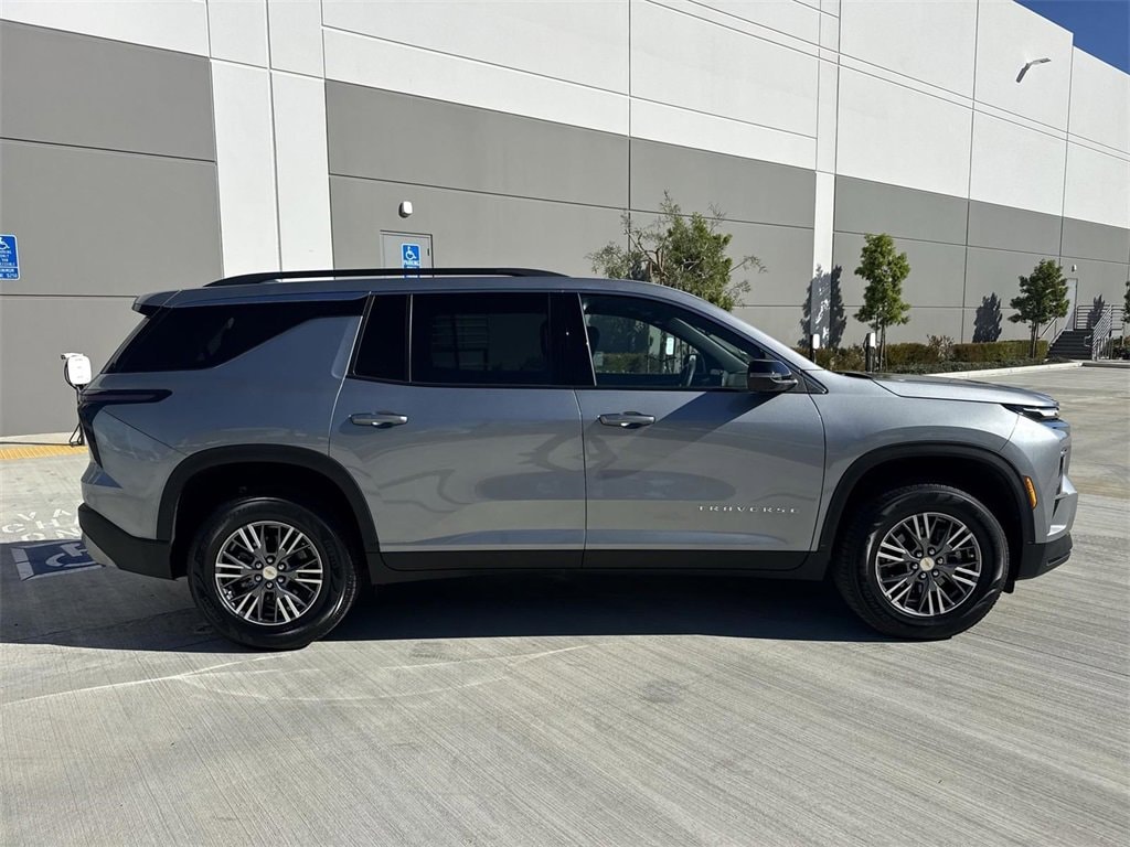 Used 2024 Chevrolet Traverse LT SUV