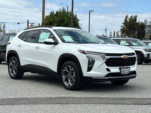 2025 Chevrolet Trax LT's photo