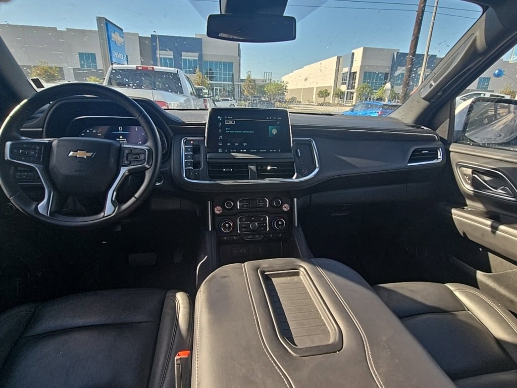 2024 Chevrolet Suburban LT photo 3