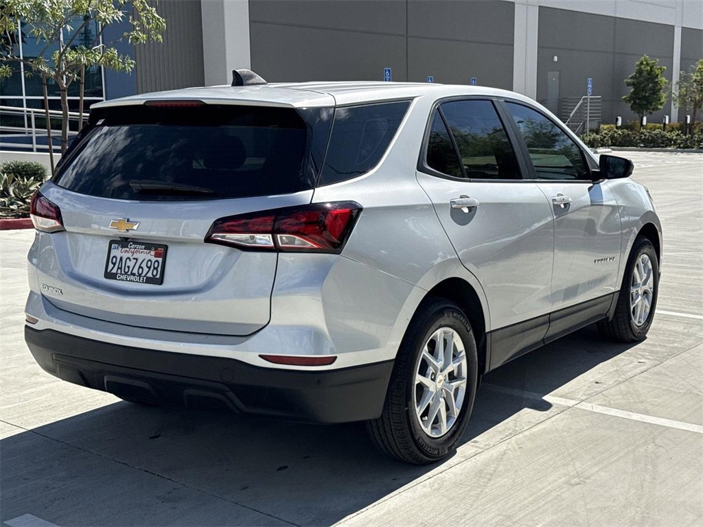 2022 Chevrolet Equinox LS photo 2