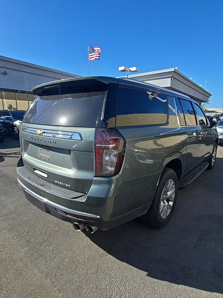 2023 Chevrolet Suburban Premier photo 3