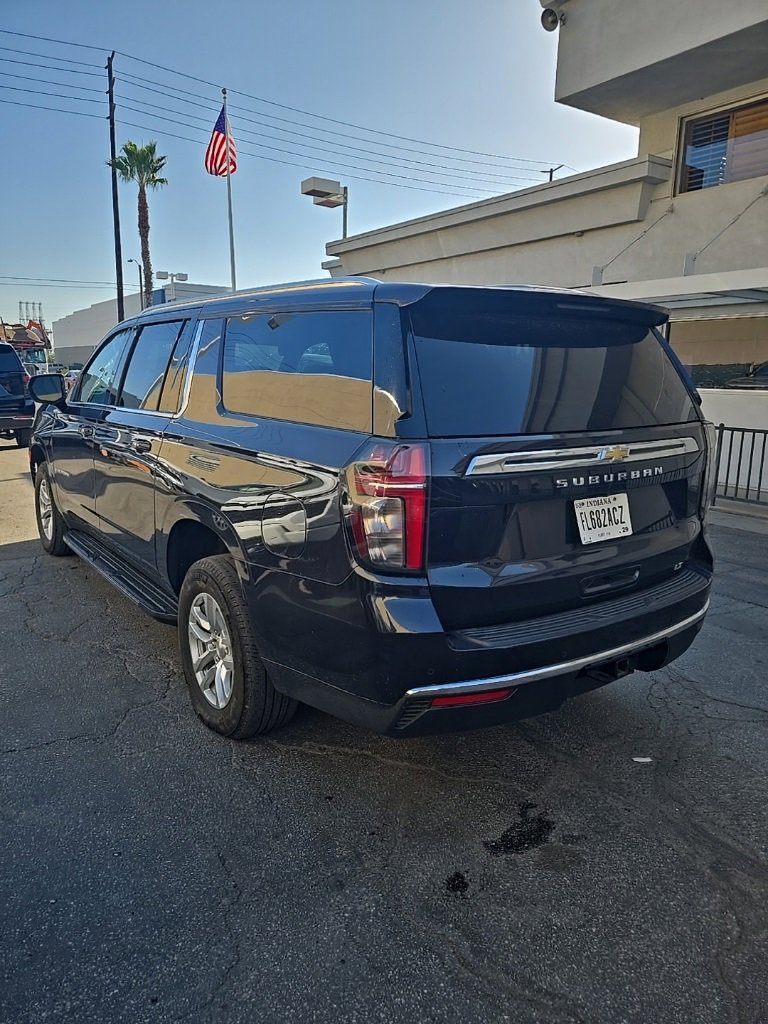 2024 Chevrolet Suburban LT photo 3