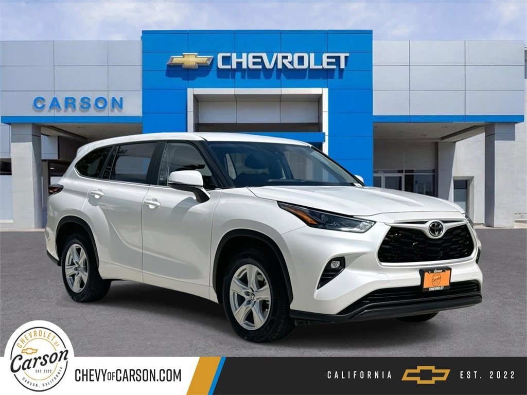 2024 Toyota Highlander LE's photo