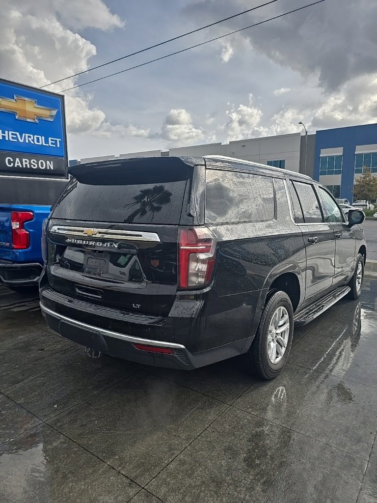 2024 Chevrolet Suburban LT photo 3