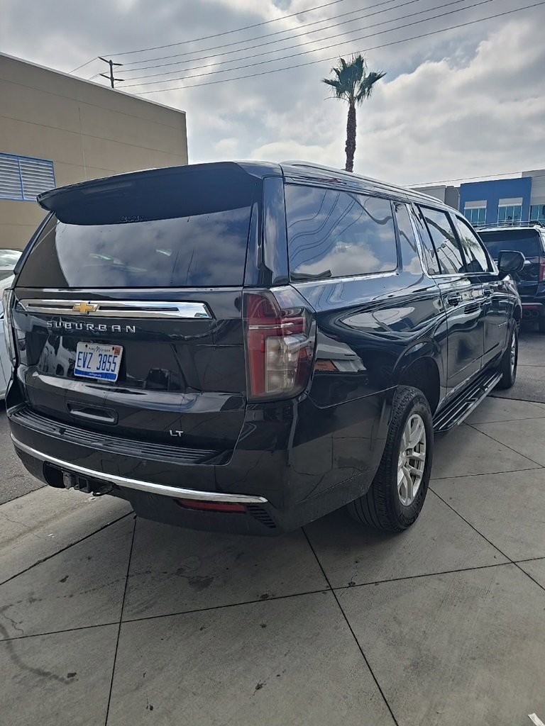 2024 Chevrolet Suburban LT photo 3