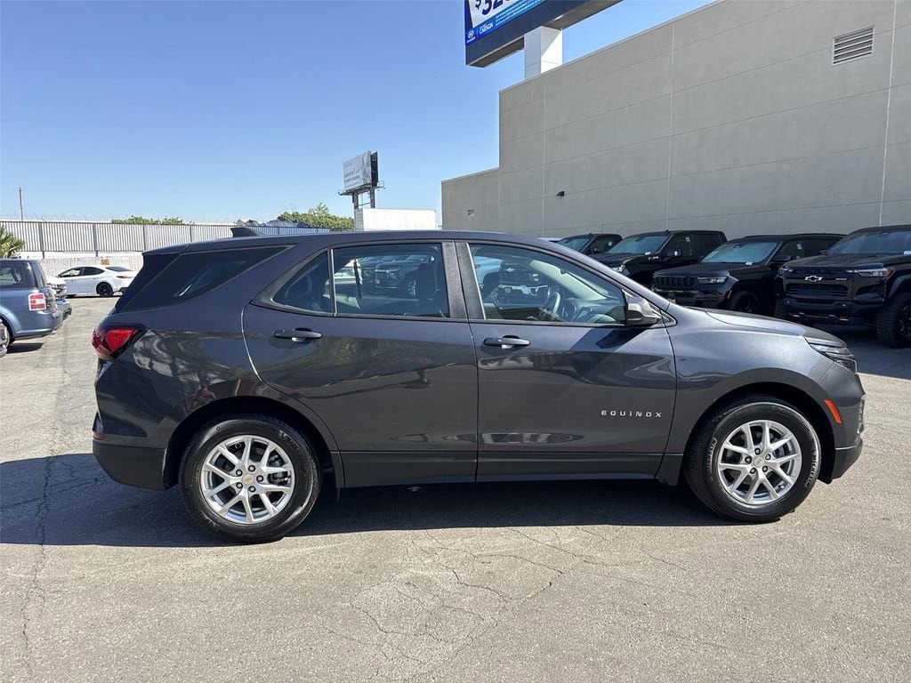 Used 2022 Chevrolet Equinox LS with VIN 3GNAXHEV2NS246431 for sale in Carson, CA