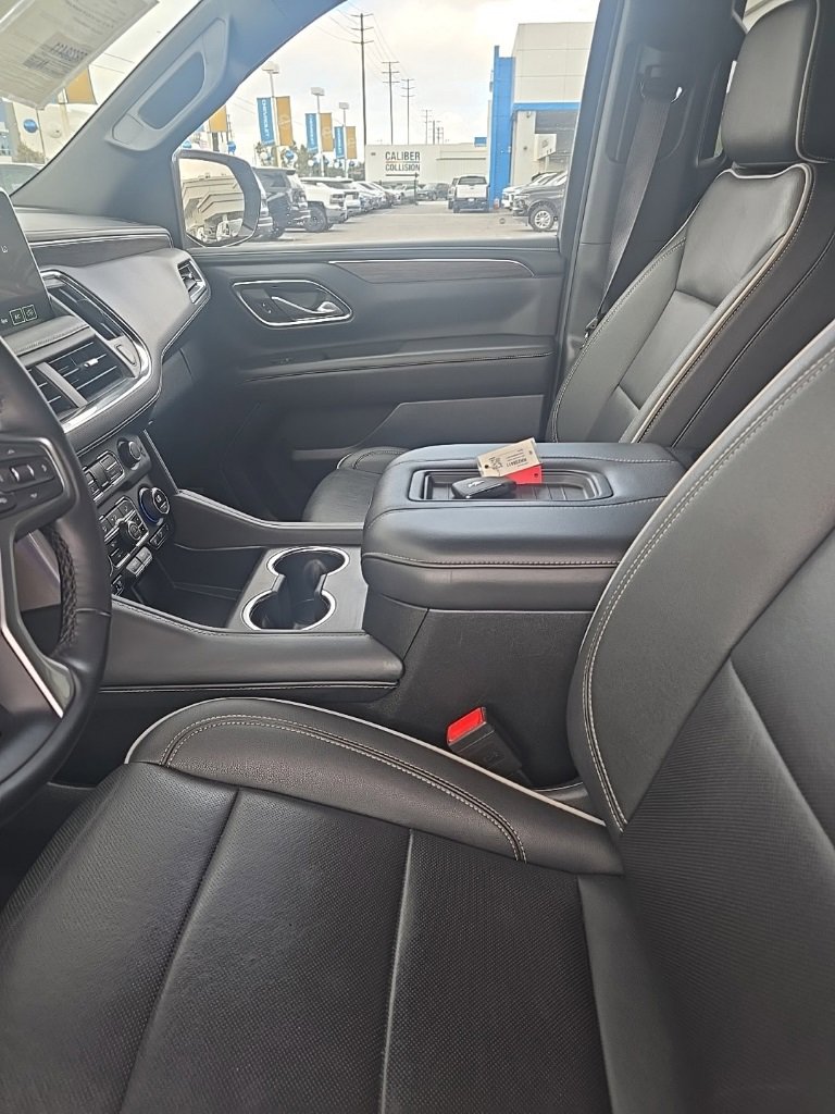 2024 Chevrolet Suburban Premier photo 4