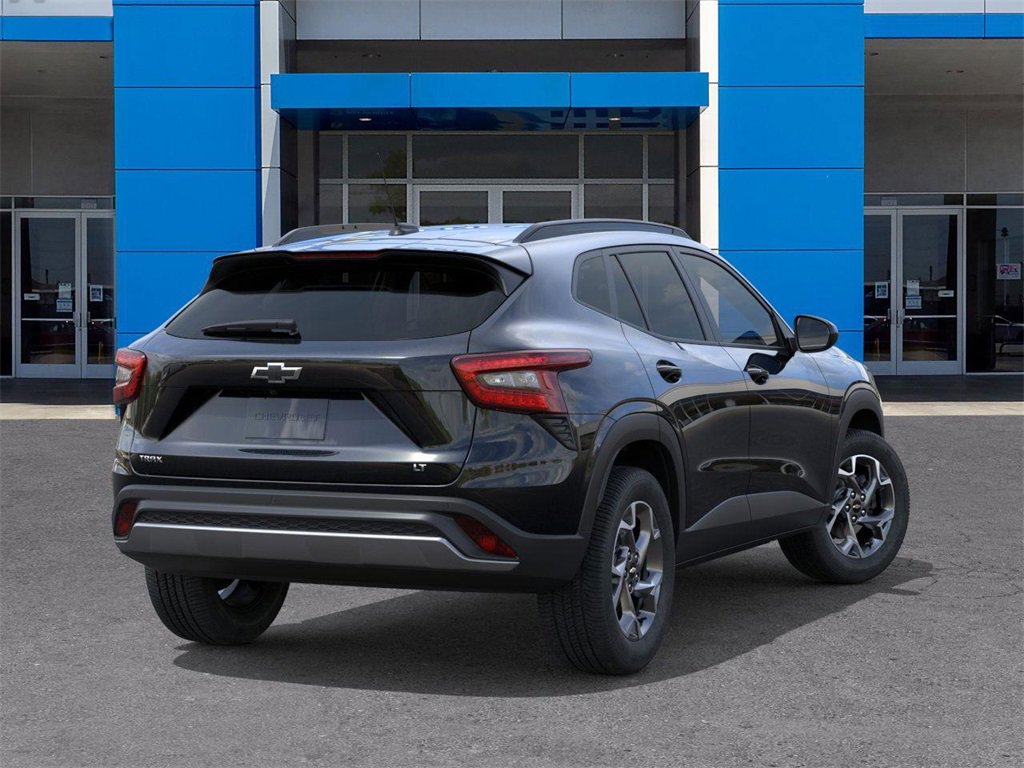 2025 Chevrolet Trax LT photo 3
