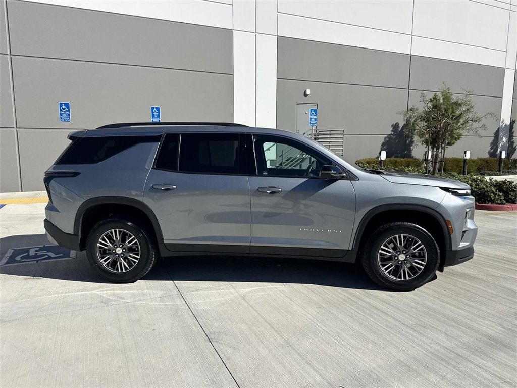 Used 2024 Chevrolet Traverse LT SUV