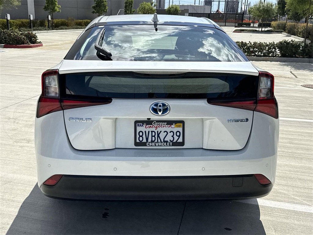 2021 Toyota Prius LE photo 3