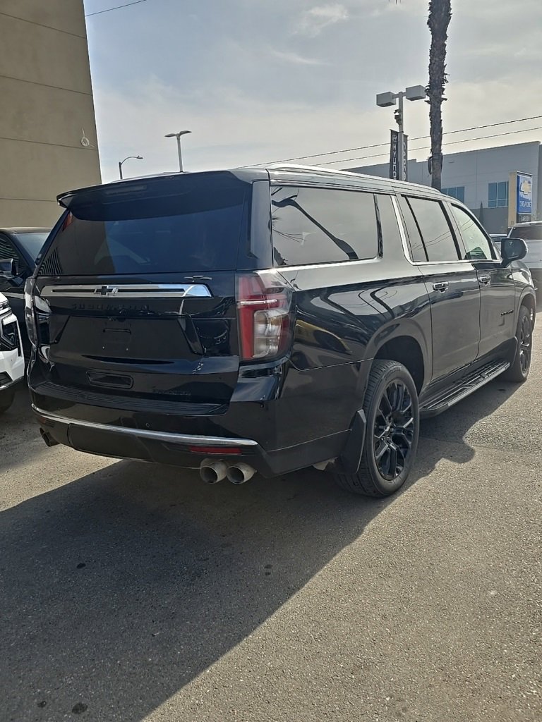 2024 Chevrolet Suburban Premier photo 3