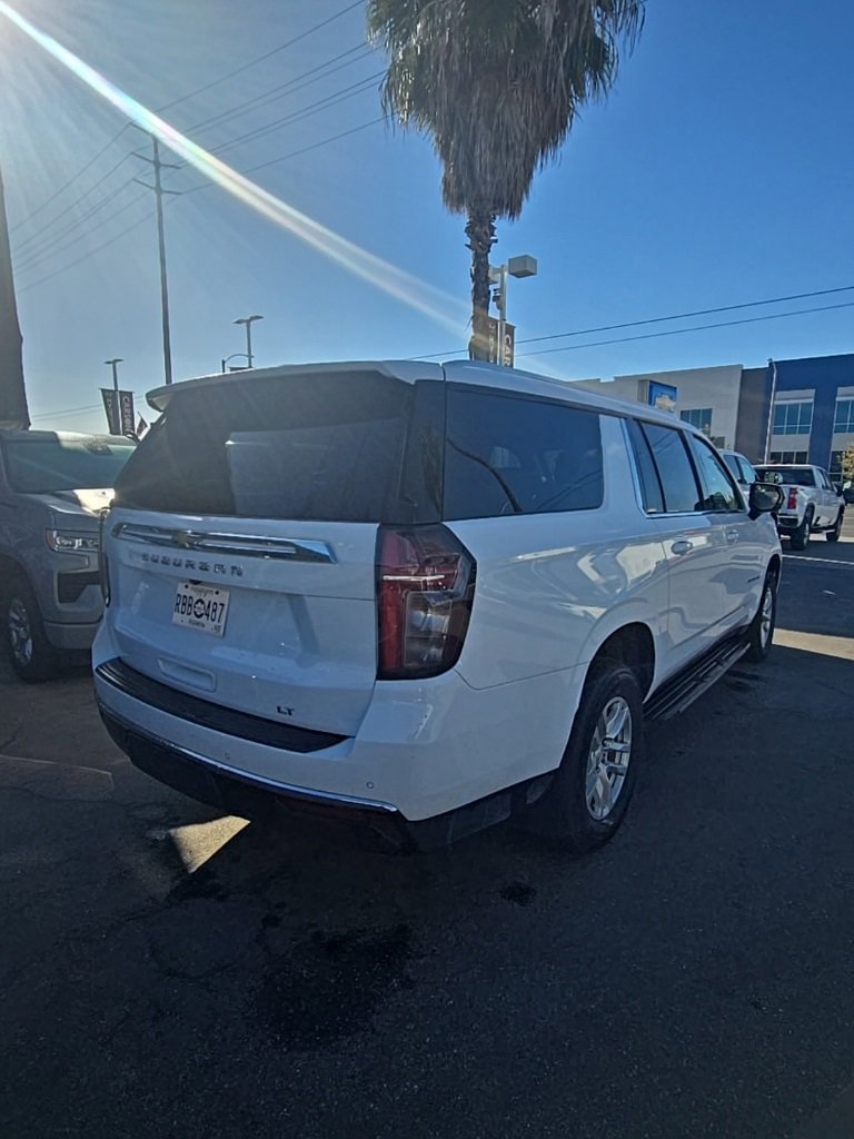 2024 Chevrolet Suburban LT photo 2