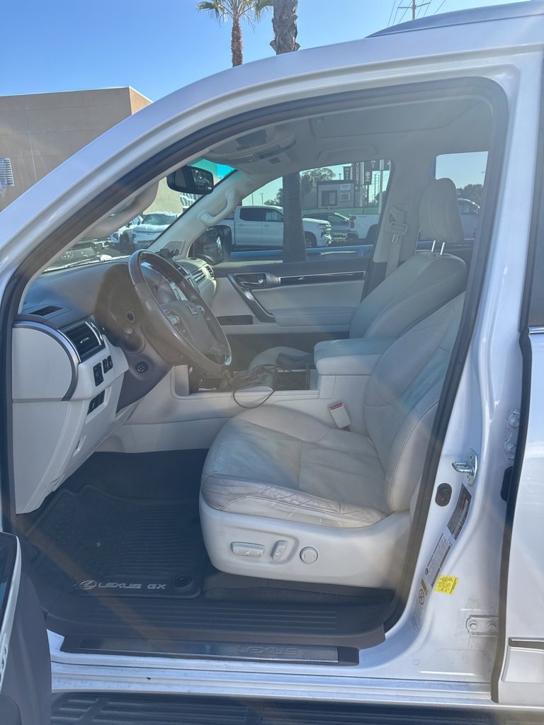 2017 Lexus GX 460 photo 3