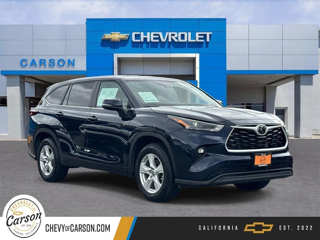2025 Toyota Highlander LE FWD's photo