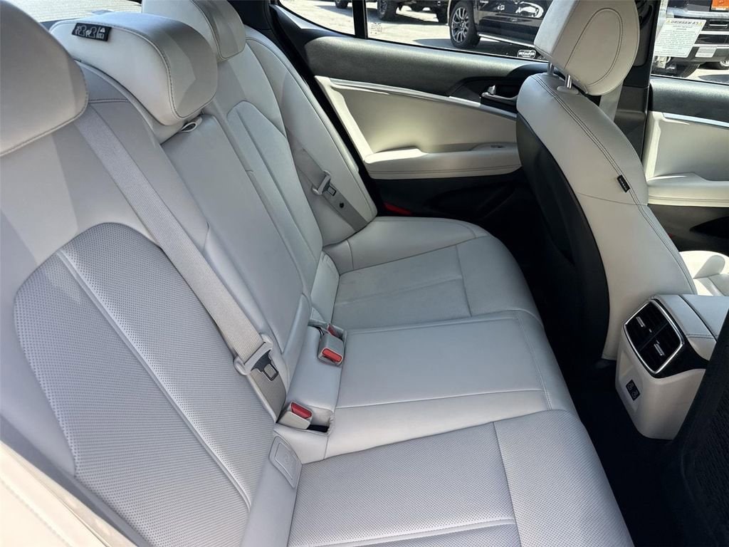 2025 GENESIS G70 Standard - Photo 25