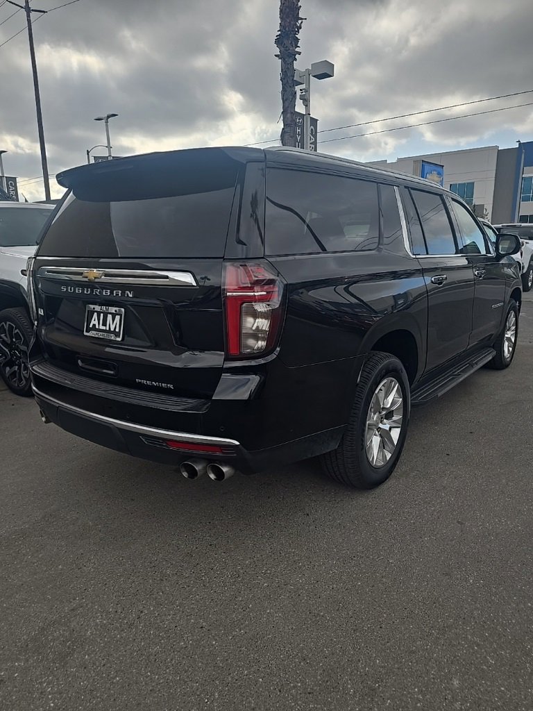 2024 Chevrolet Suburban Premier photo 3