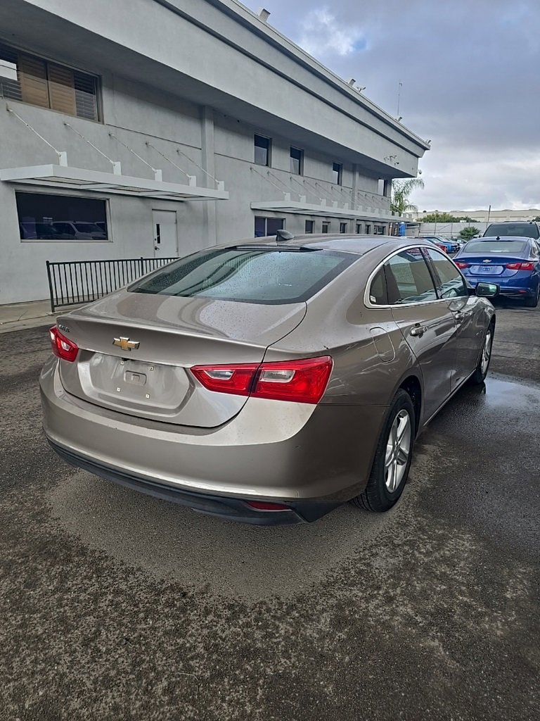 2023 Chevrolet Malibu photo 3
