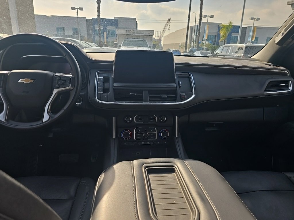 2024 Chevrolet Suburban LT photo 4