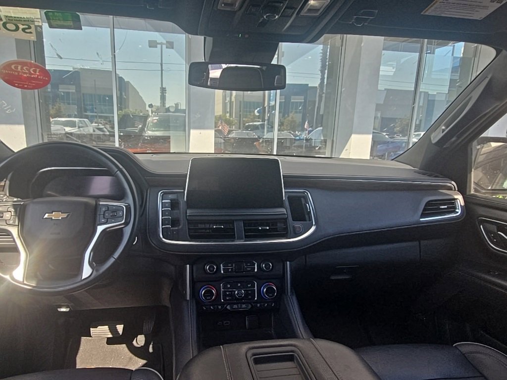 2023 Chevrolet Suburban Premier photo 3