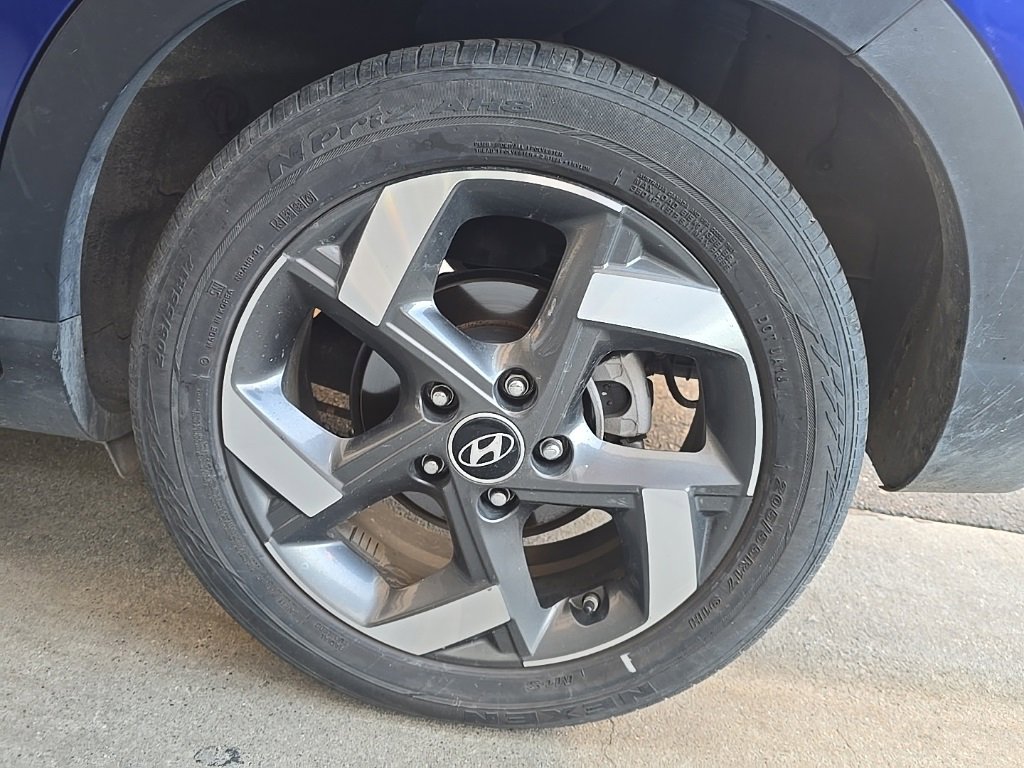 2023 Hyundai Venue SEL photo 4