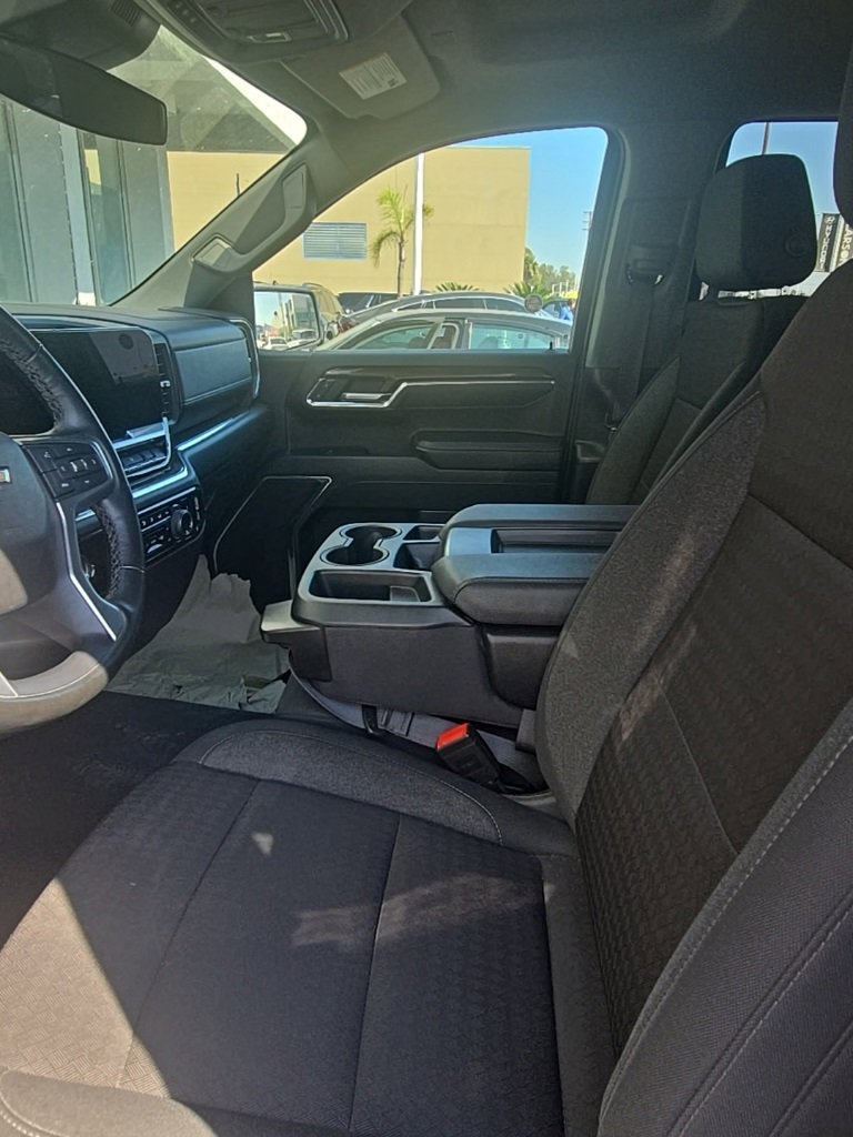 2024 Chevrolet Silverado 1500 LT photo 3