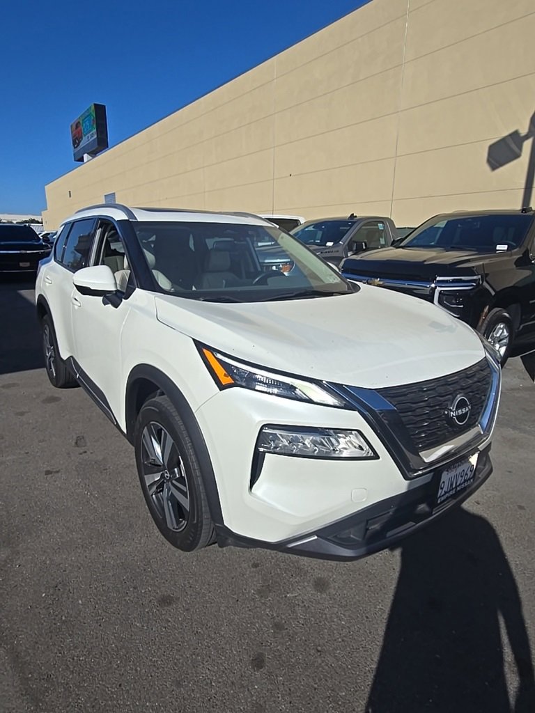 2023 Nissan Rogue SL photo 2
