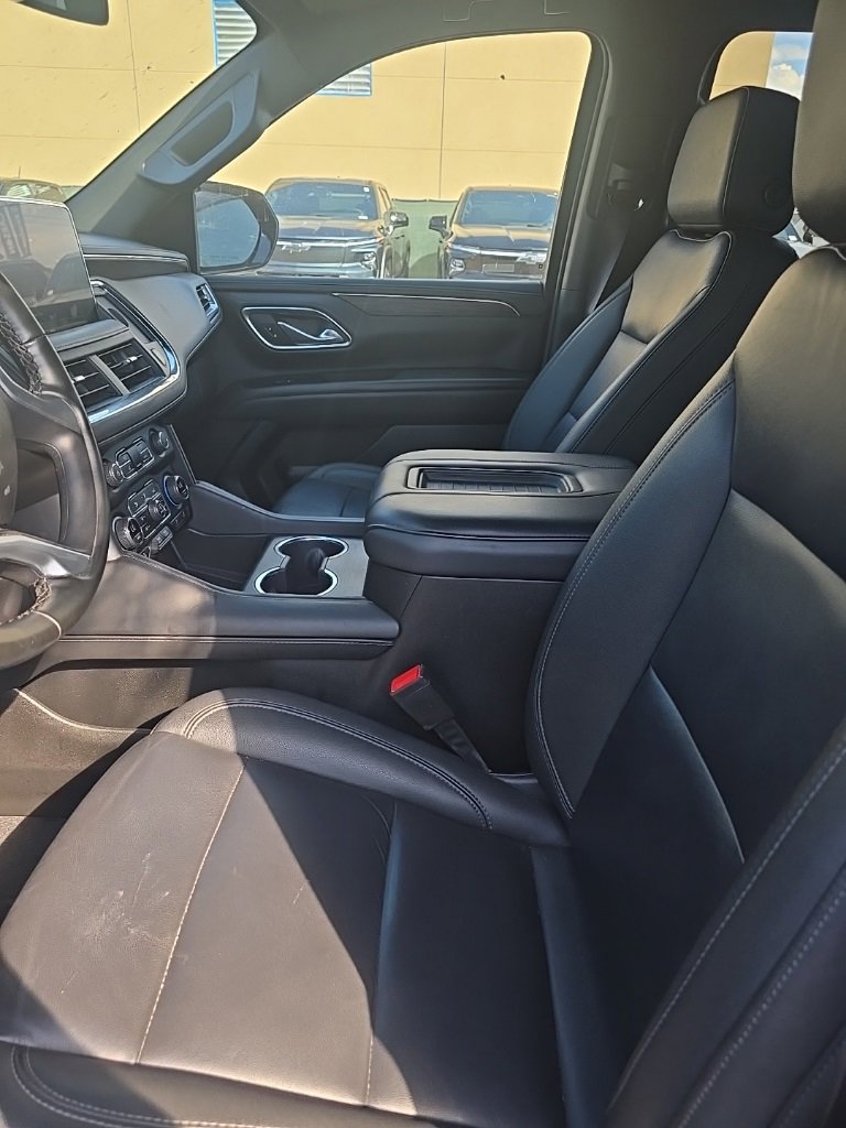 2024 Chevrolet Suburban LT photo 2