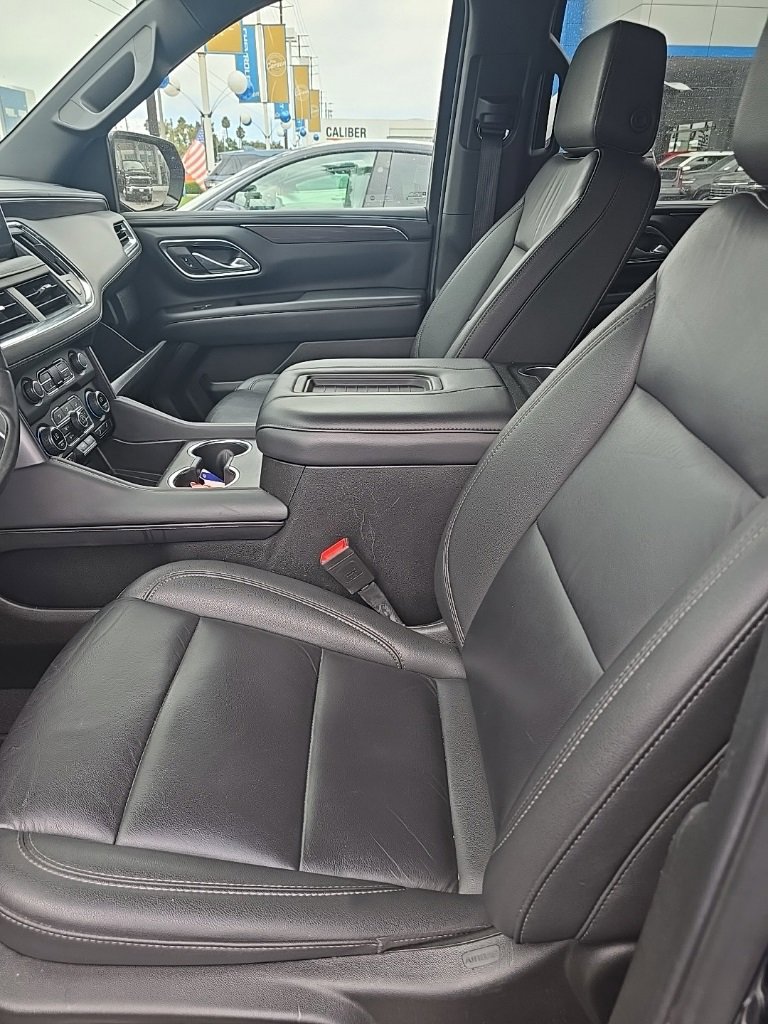 2024 Chevrolet Suburban LT photo 4