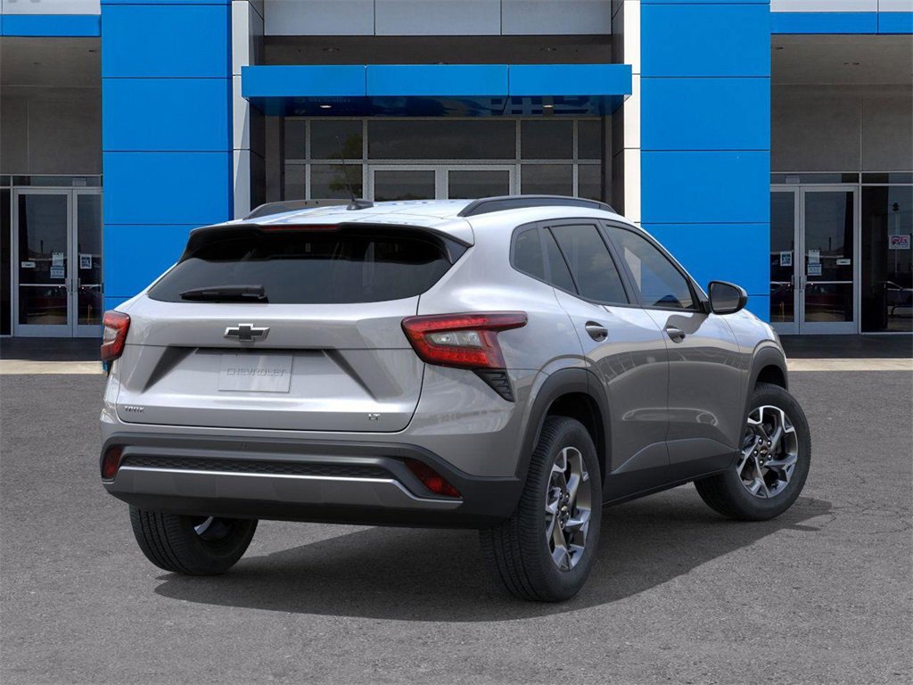 2025 Chevrolet Trax LT photo 4