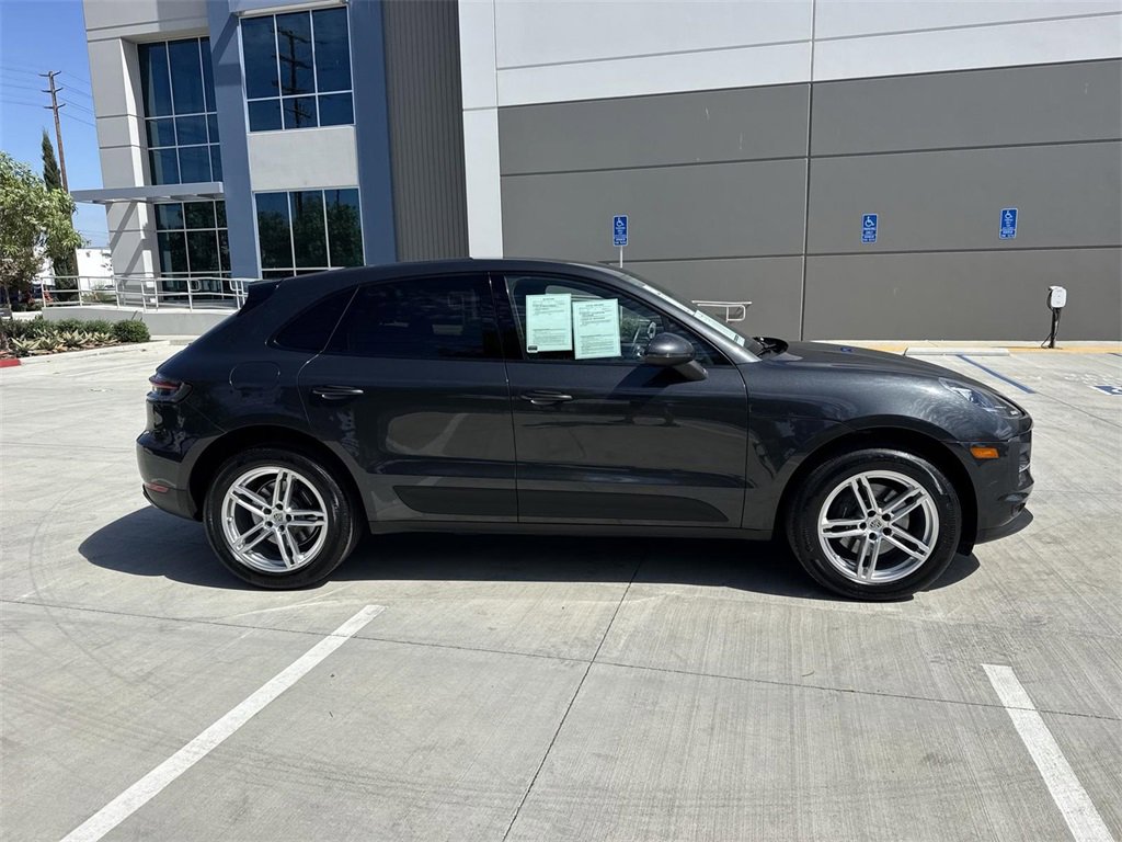 2020 Porsche Macan photo 2