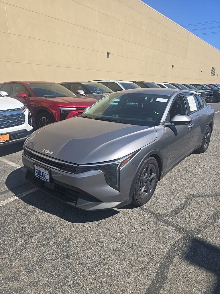 2025 Kia K4 LXS AT's photo