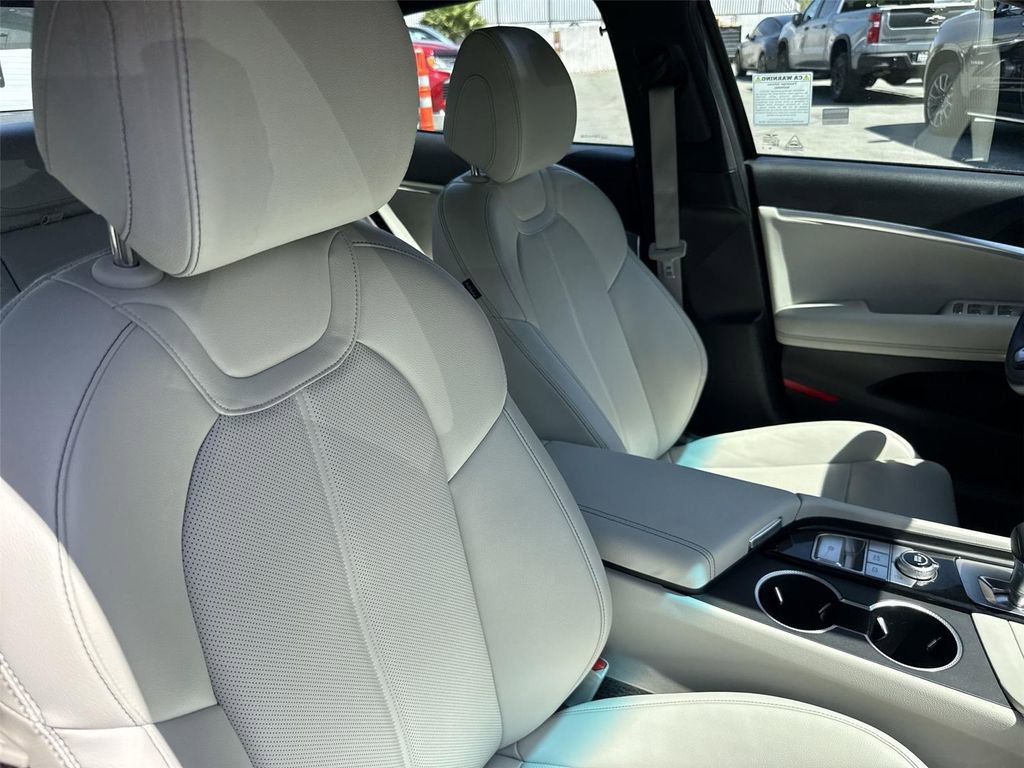 2025 GENESIS G70 Standard - Photo 26
