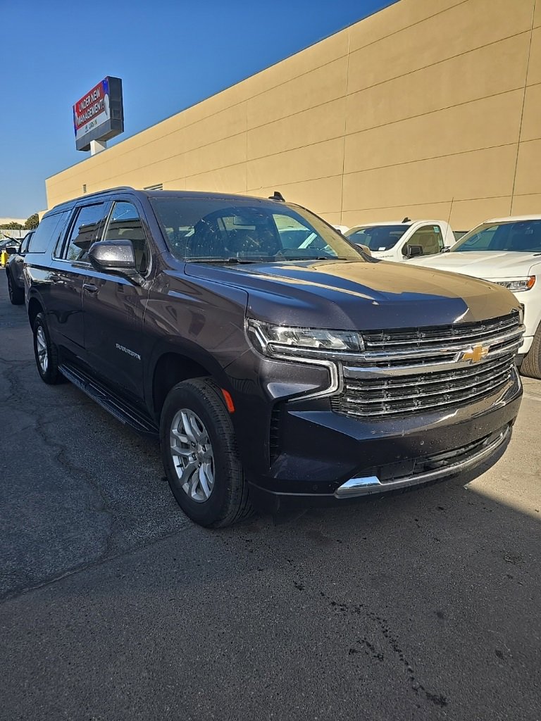 2024 Chevrolet Suburban LT photo 2