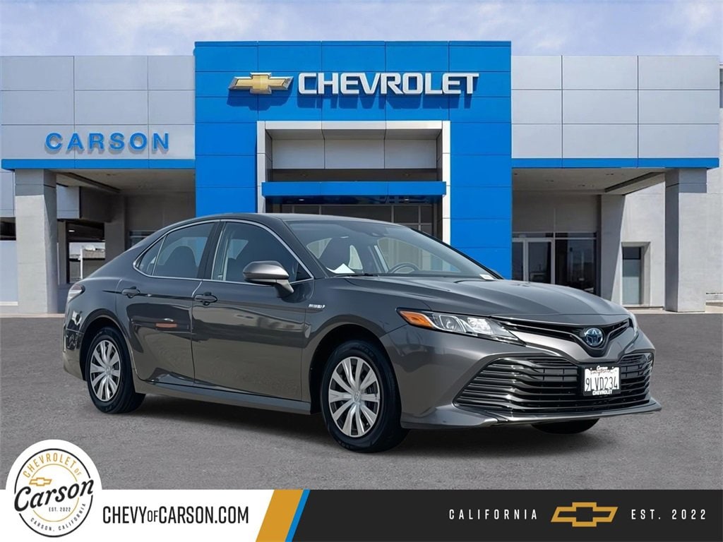 2019 Toyota Camry LE's photo