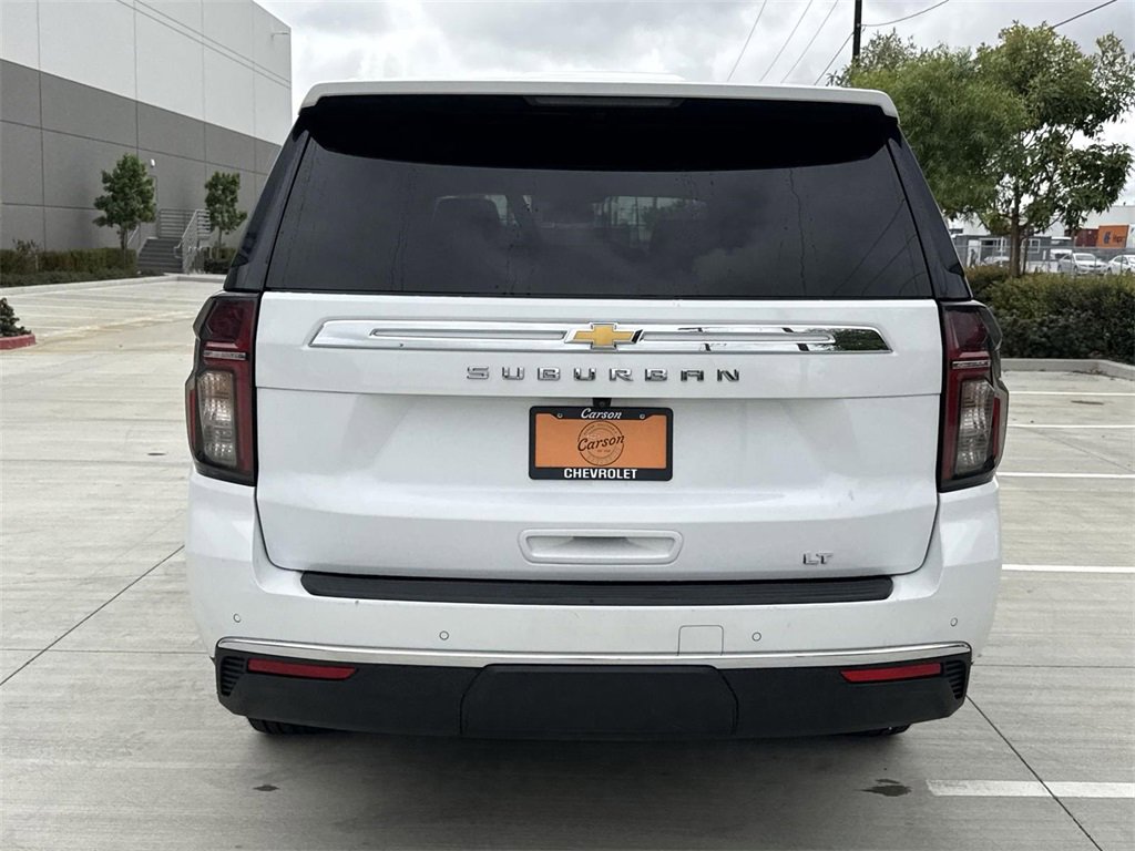 2023 Chevrolet Suburban LT photo 2