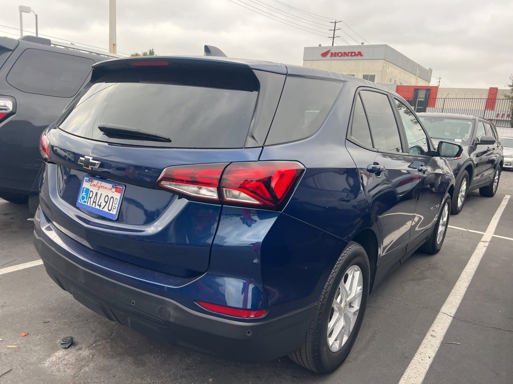 2023 Chevrolet Equinox LS photo 3