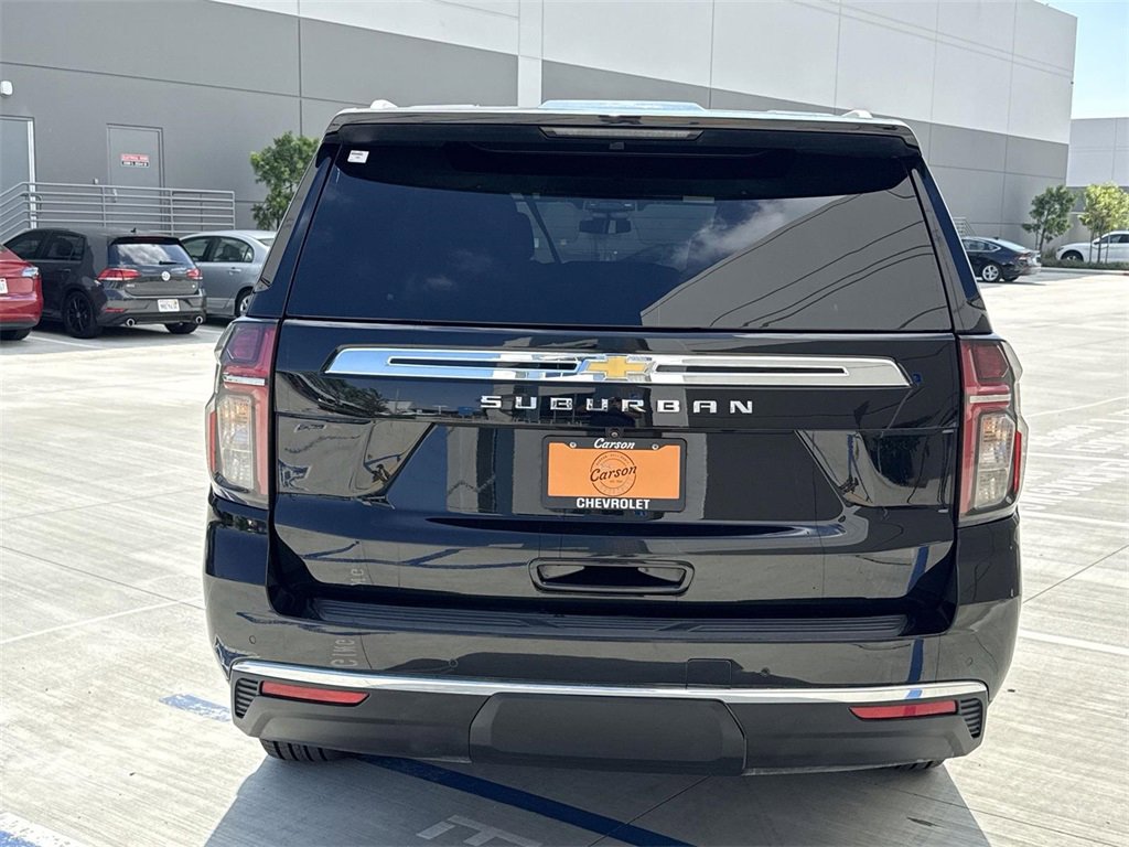2024 Chevrolet Suburban LS photo 4