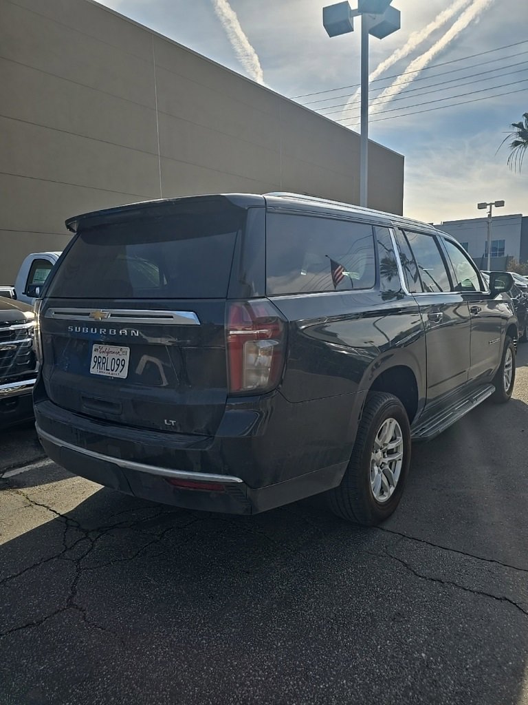 2024 Chevrolet Suburban LT photo 3