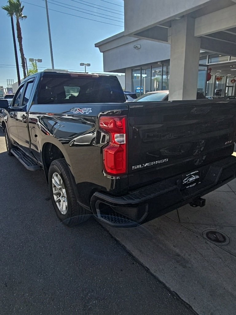 2023 Chevrolet Silverado 1500 RST photo 3