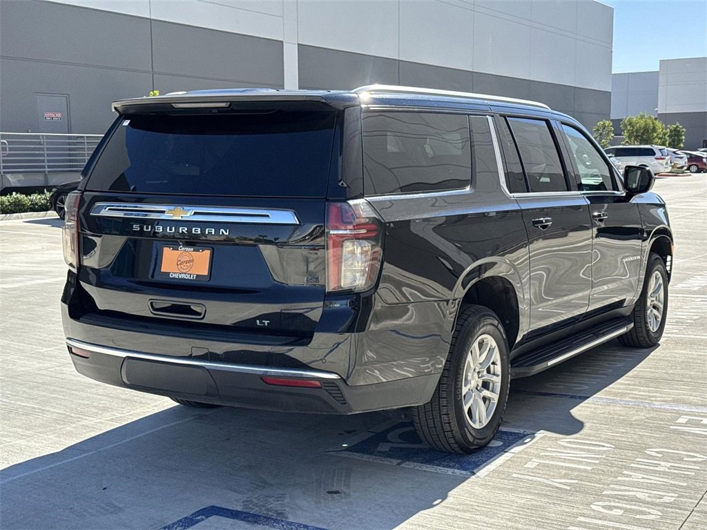 2024 Chevrolet Suburban LT photo 3