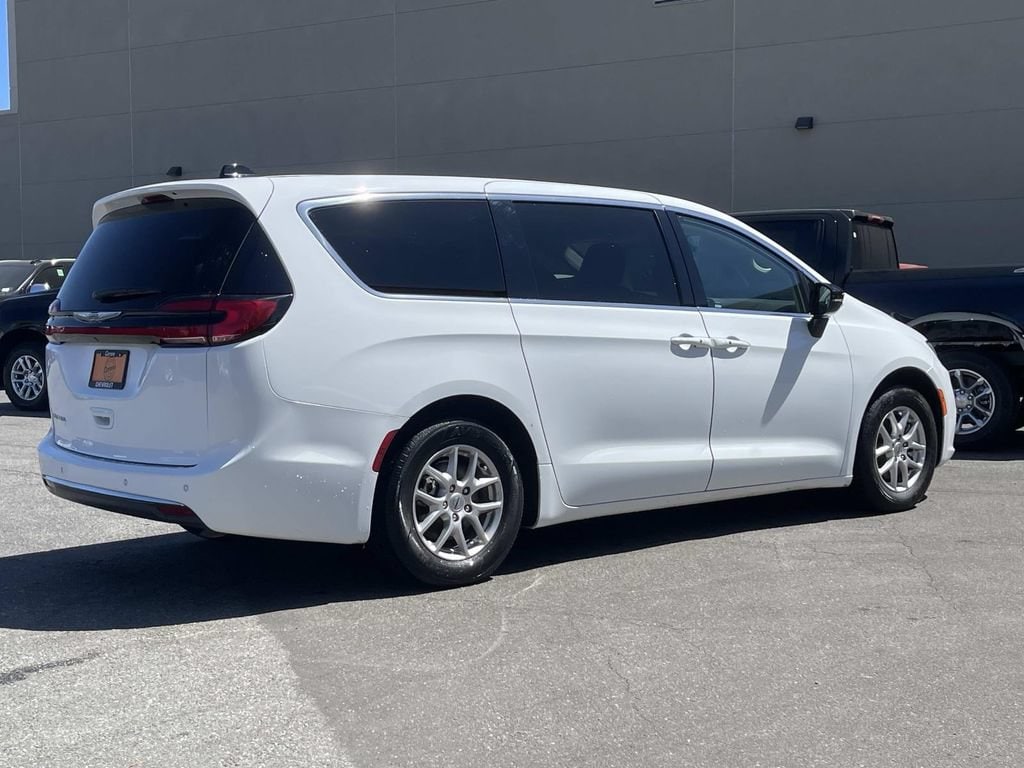 Used 2024 Chrysler Pacifica Touring L
