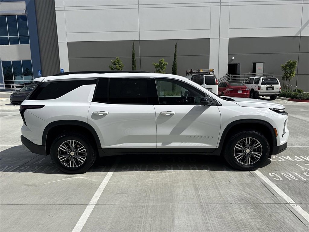 2024 Chevrolet Traverse 1LT photo 2