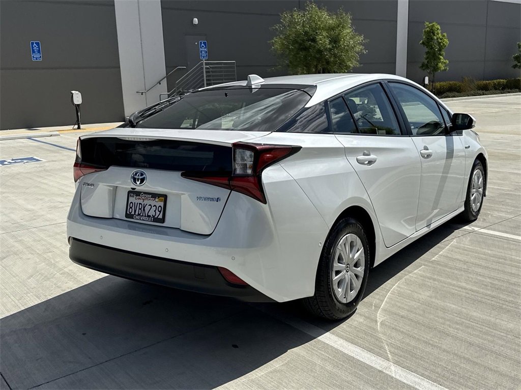 2021 Toyota Prius LE photo 2